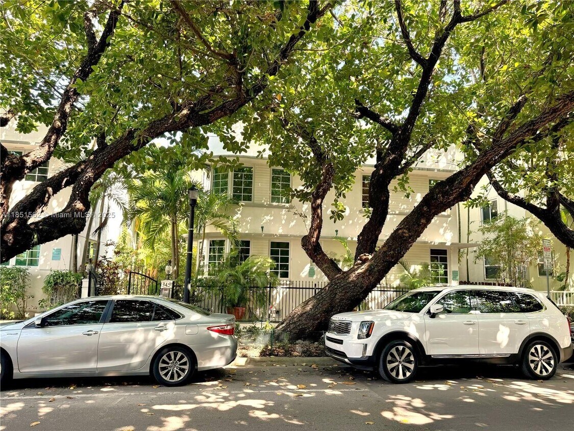 Primary Photo - 349 Meridian Ave