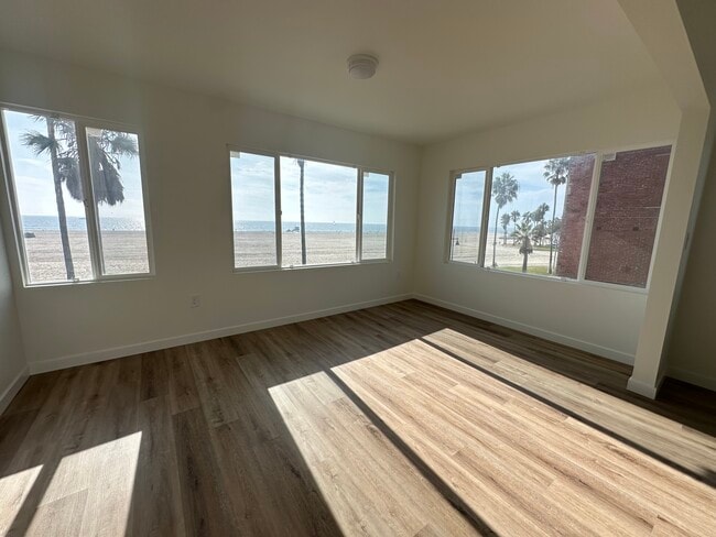 Apartment #3 - 511 Ocean Front Walk