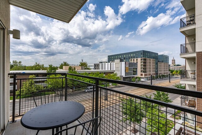Building Photo - 380 S 400 E