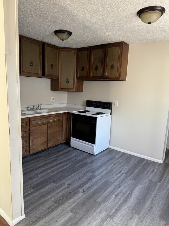 Building Photo - 830 SE Eastgate Dr