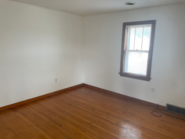Building Photo - 1616 Tyler Street, Unit 2nd Floor