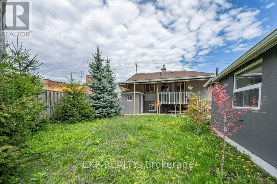 Building Photo - 692-692 Birchmount Rd