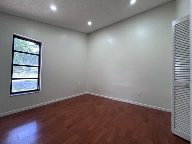 Building Photo - 4029 SW 68th Way