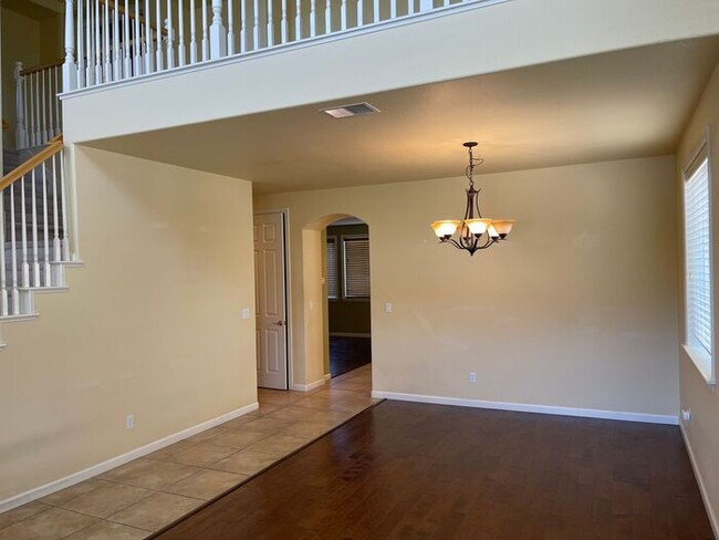 Foto del edificio - Beautiful East Modesto 4 Bedroom 3.5 Bath ...