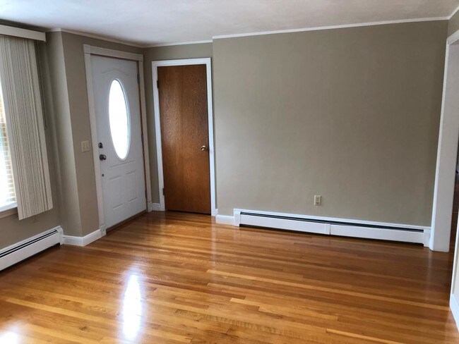 Building Photo - 3 bedroom in Portland ME 04102