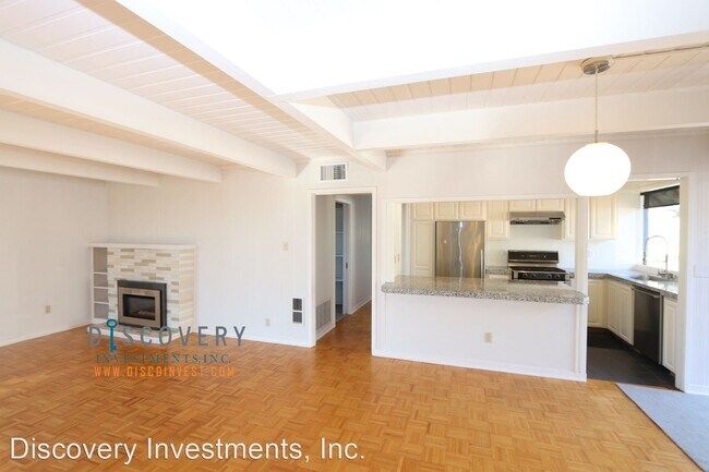 Building Photo - 2 br, 1 bath House - 2416 Tulare Ave.