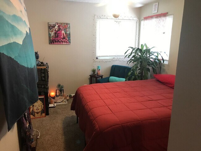 Foto del edificio - Take Over My Lease in January 2025 !!!!  Greenwood Estates has an Excellent 2 Bedroom, 1.5 Bath T...