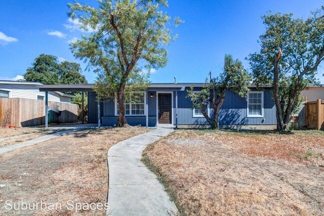 Building Photo - 3 br, 1 bath House - 543 Sandalwood Lane