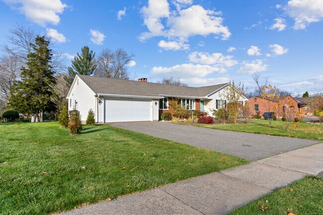 Foto del edificio - 127 Two Rod Hwy