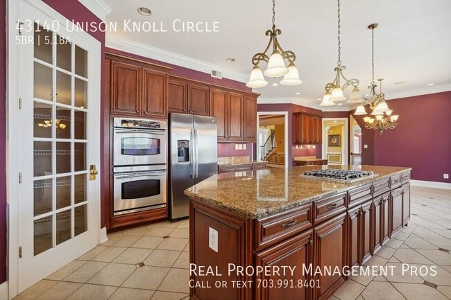 Foto del edificio - Rarely Available 5 Bedroom 5.5 Bath Estate...