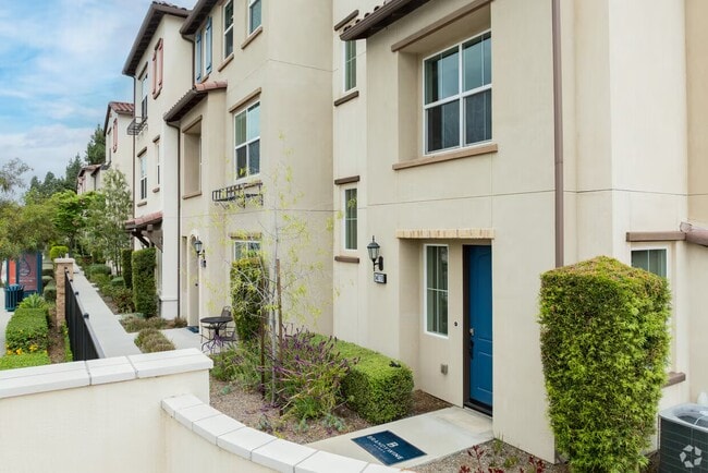 Building Photo - 14770 Palmera Ct