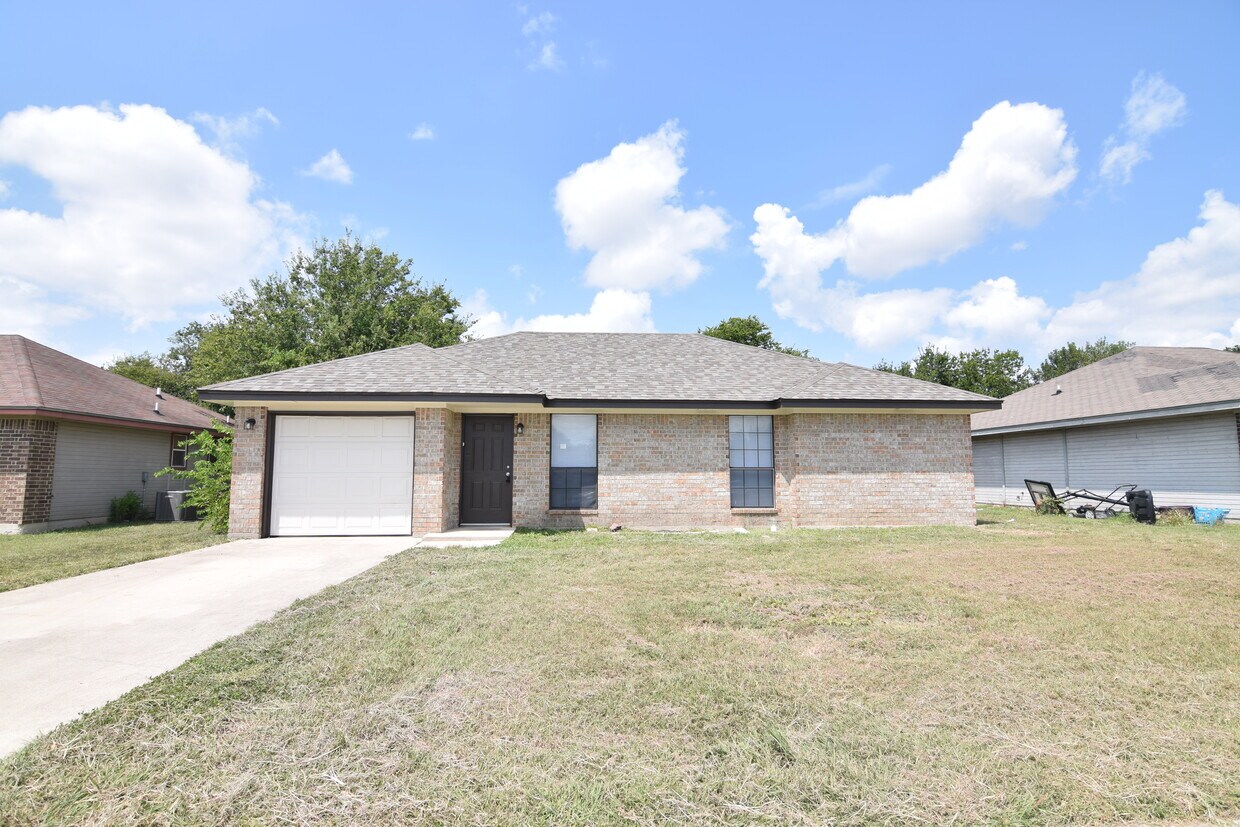 Primary Photo - 2207 Jerome Dr