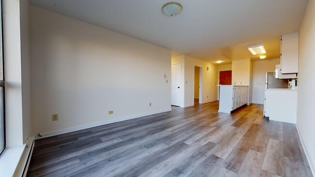 Building Photo - Charming 2BD/1BA Apartment in Prime Neighborhood with Parking
