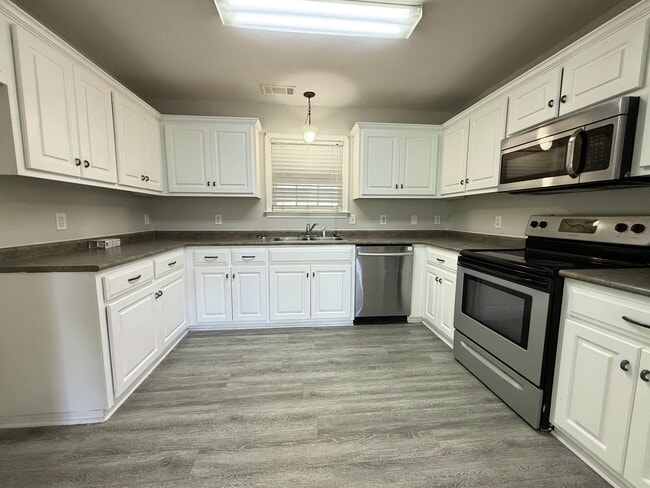 Foto del edificio - 1003 Moss Creek Cir