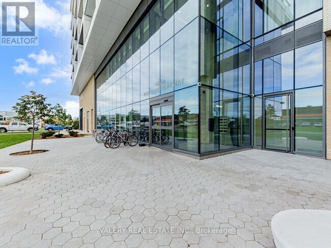 Photo du bâtiment - 1000 Portage Pkwy
