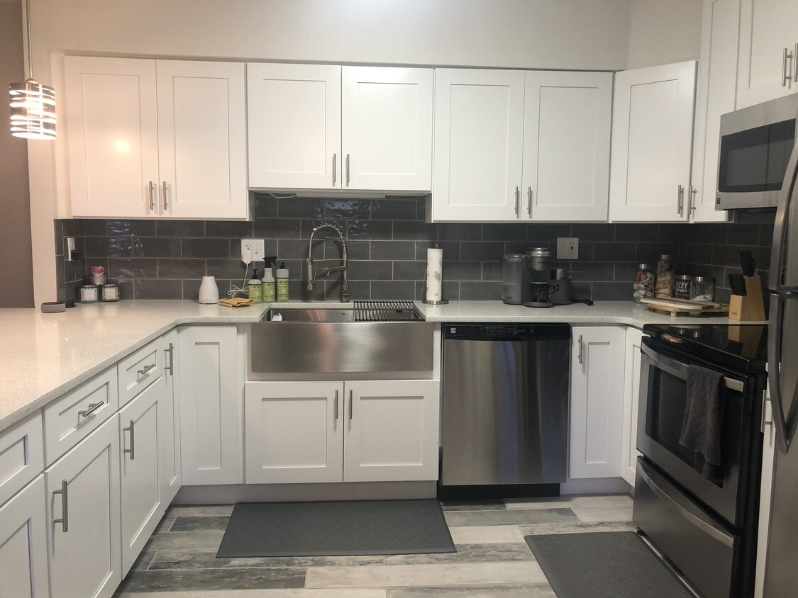 Foto principal - 4000 Gypsy Ln