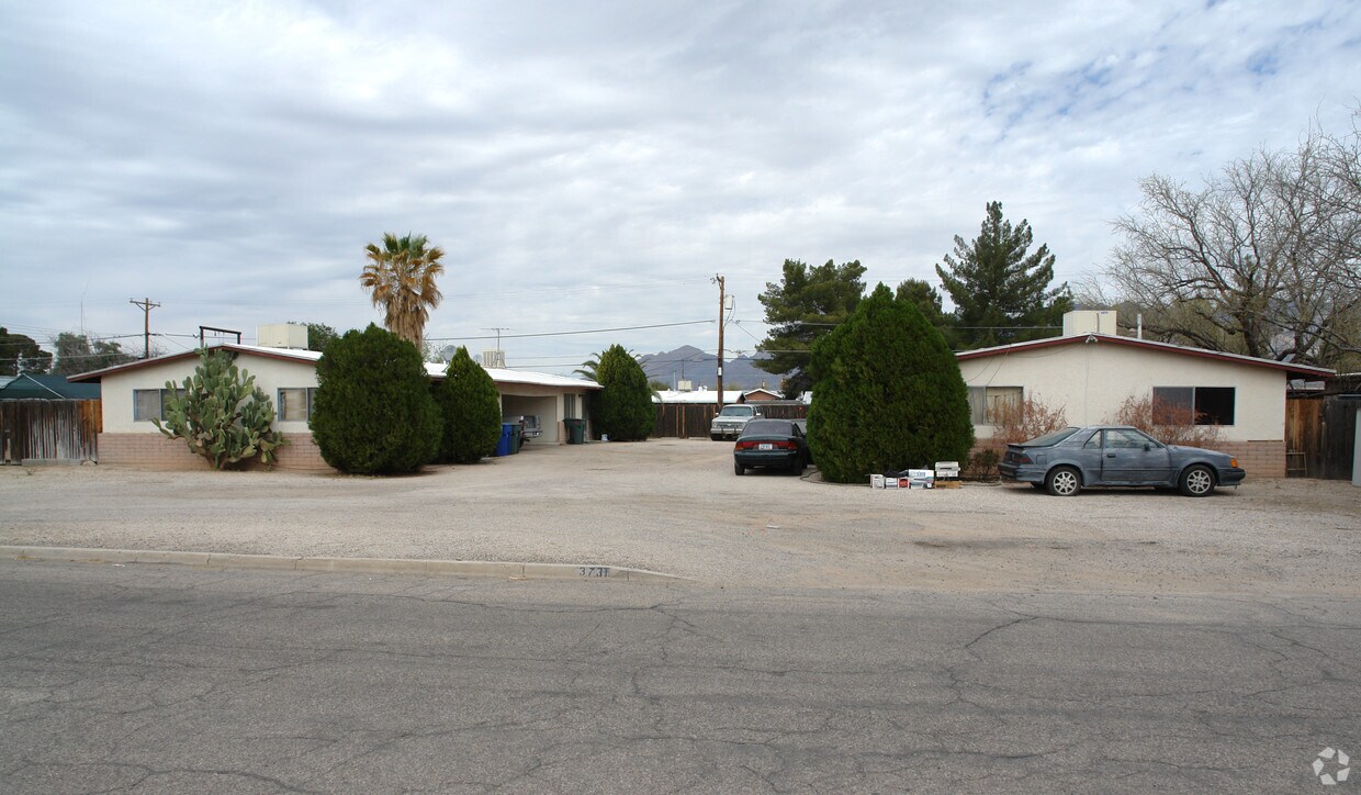 Foto principal - 3725-3731 E Hampton St