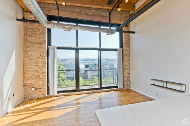 Building Photo - 2210 W Wabansia Ave