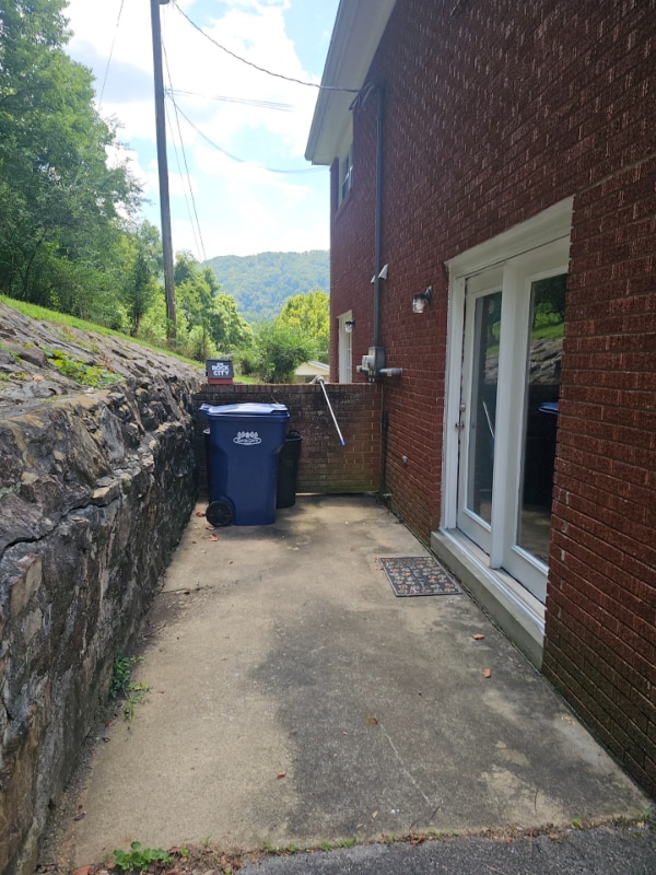 Foto del edificio - 232 Reed Hollow Rd