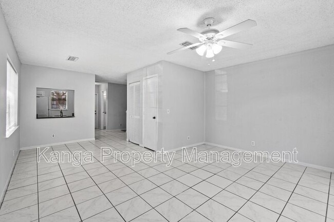 Building Photo - 408 N Cypress Dr