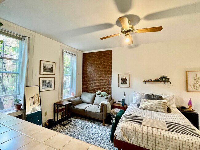 Foto del edificio - 1026 Washington St