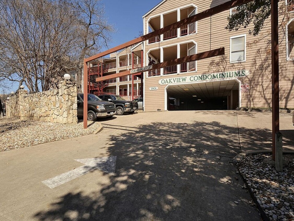Building Photo - 2901 San Jacinto Blvd