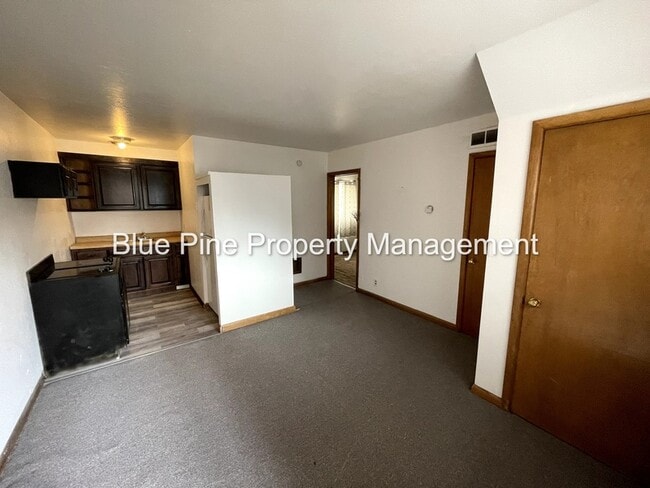 Building Photo - 360 S Ridge Ave