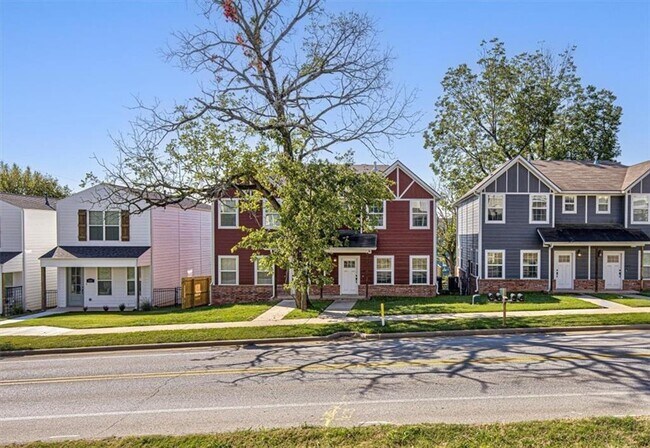 Foto del edificio - 1429 E Huntsville Rd