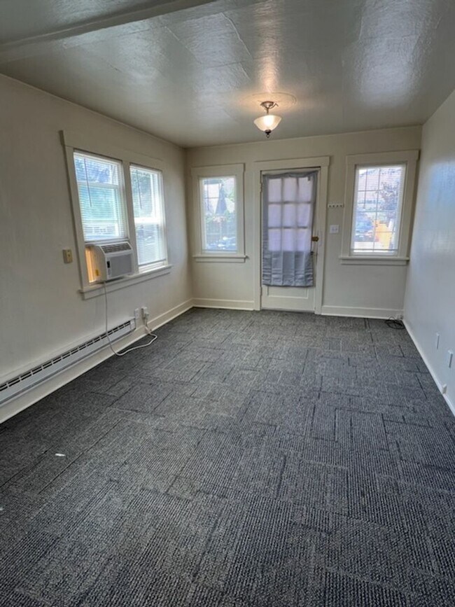 901 Kittitas St Unit A, Wenatchee, WA 98801 Room for Rent in