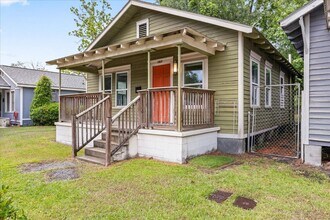 Building Photo - 762 E Waldburg St