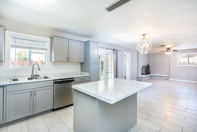 Foto del edificio - Greeat Single family home in Tempe! Close to ASU!