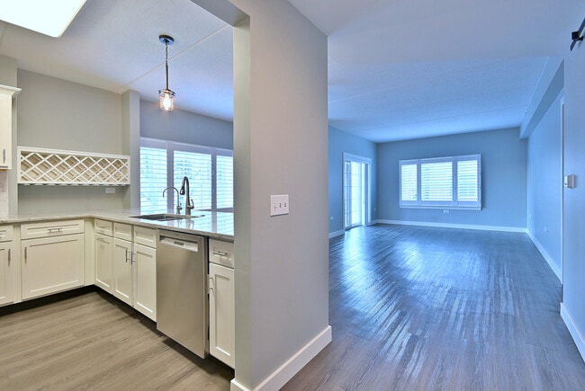 Building Photo - 210 N Addison Ave