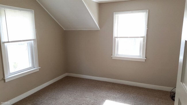 Foto del edificio - 1322 E North St