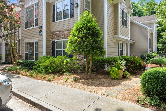 Foto del edificio - 2400 Cumberland Pkwy SE