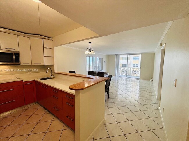 Foto del edificio - 1817 S Ocean Dr