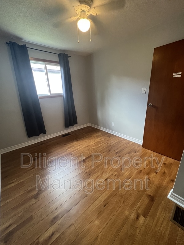 Building Photo - 926 Dainard Dr