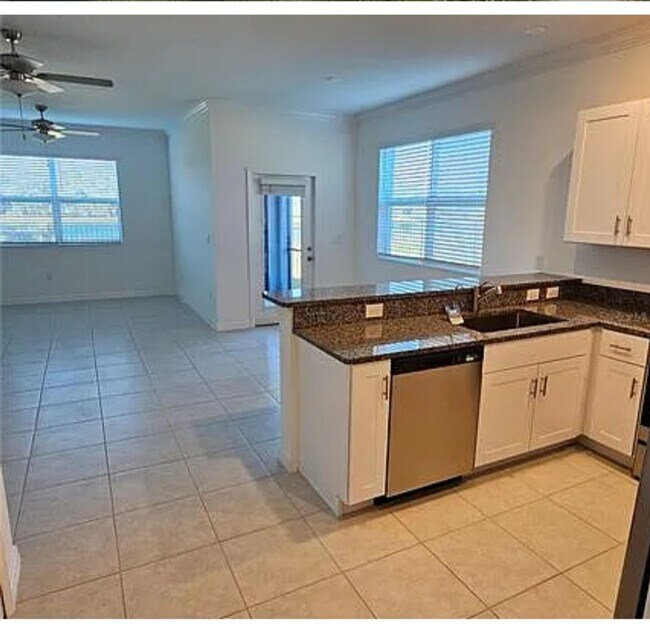 Foto del edificio - Gorgeous Corner 3/2.5 Beautiful Townhome