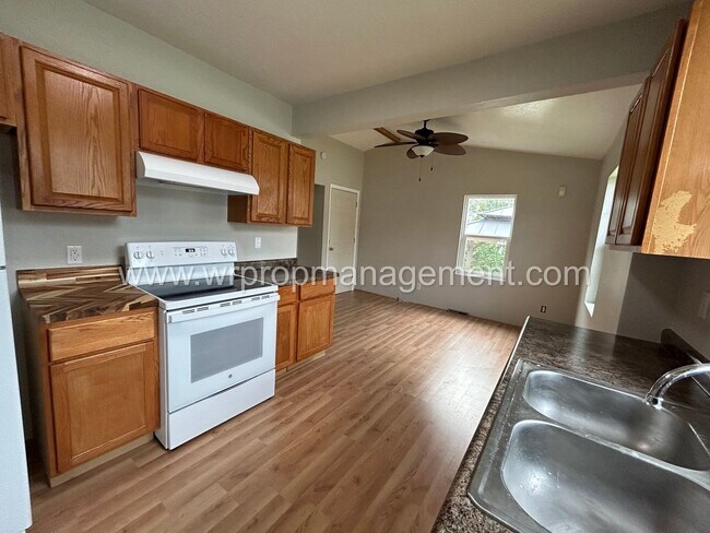 Foto del edificio - 1024 Elysian Ave