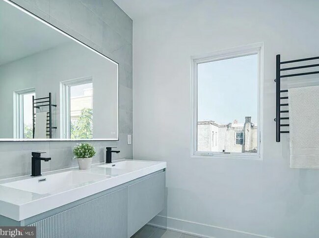 Building Photo - Brand New Luxury Home Brewerytown