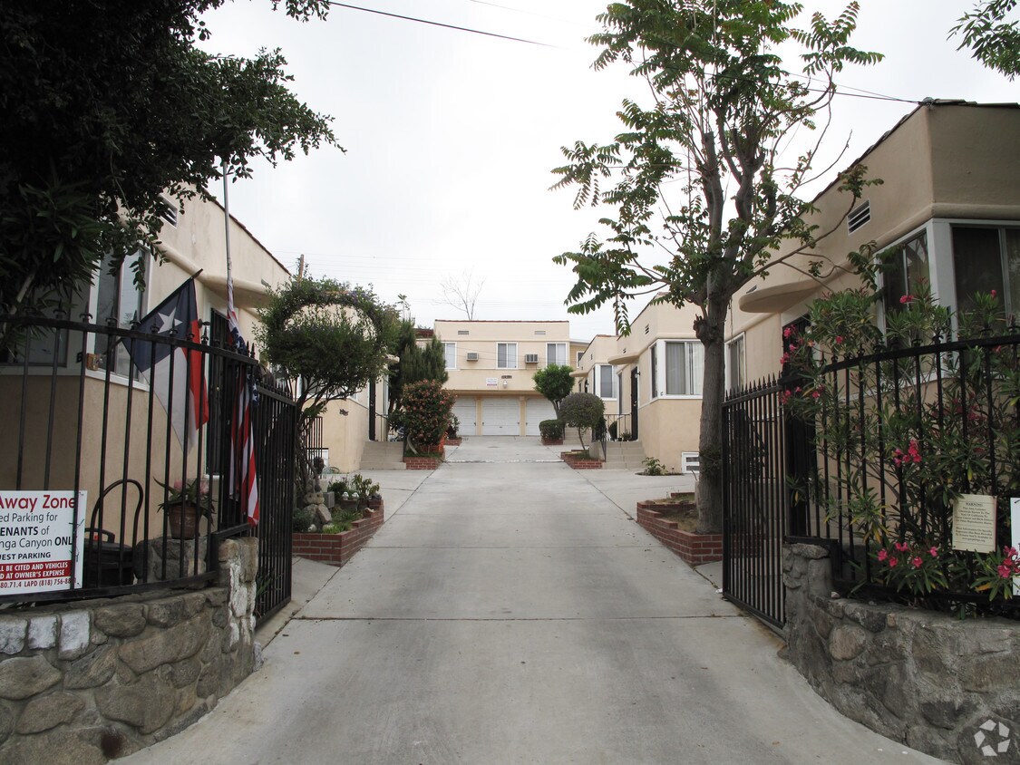 Foto del edificio - 10254 Tujunga Canyon Blvd