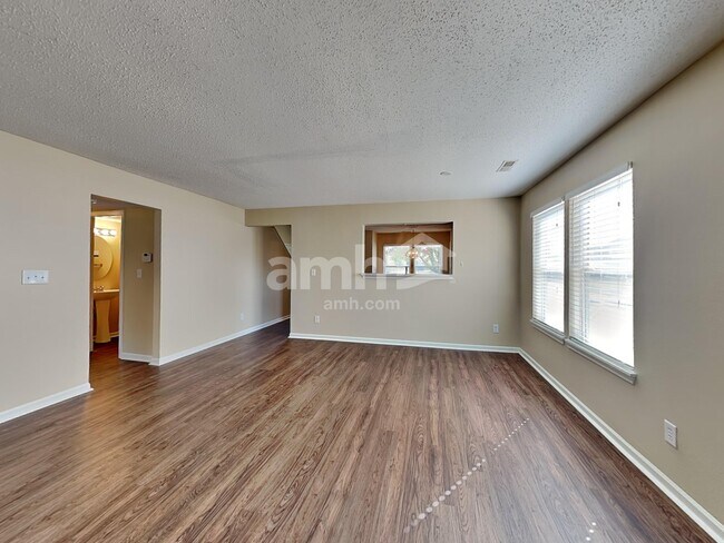 Foto del edificio - 1688 Harvest Meadow Dr