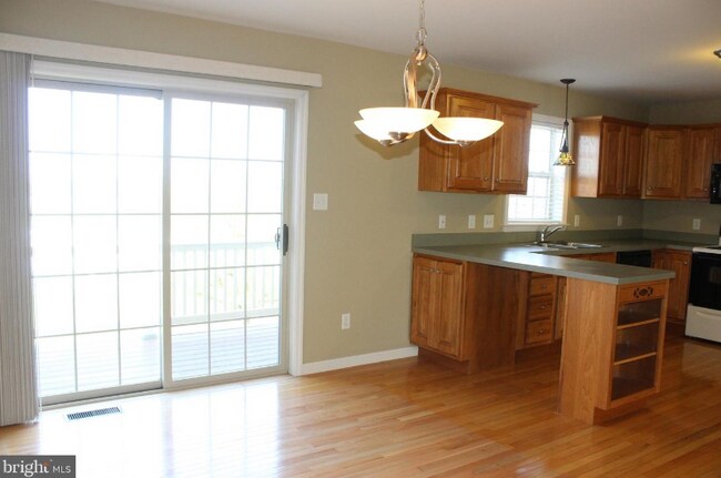 Building Photo - 638 Royal View Dr