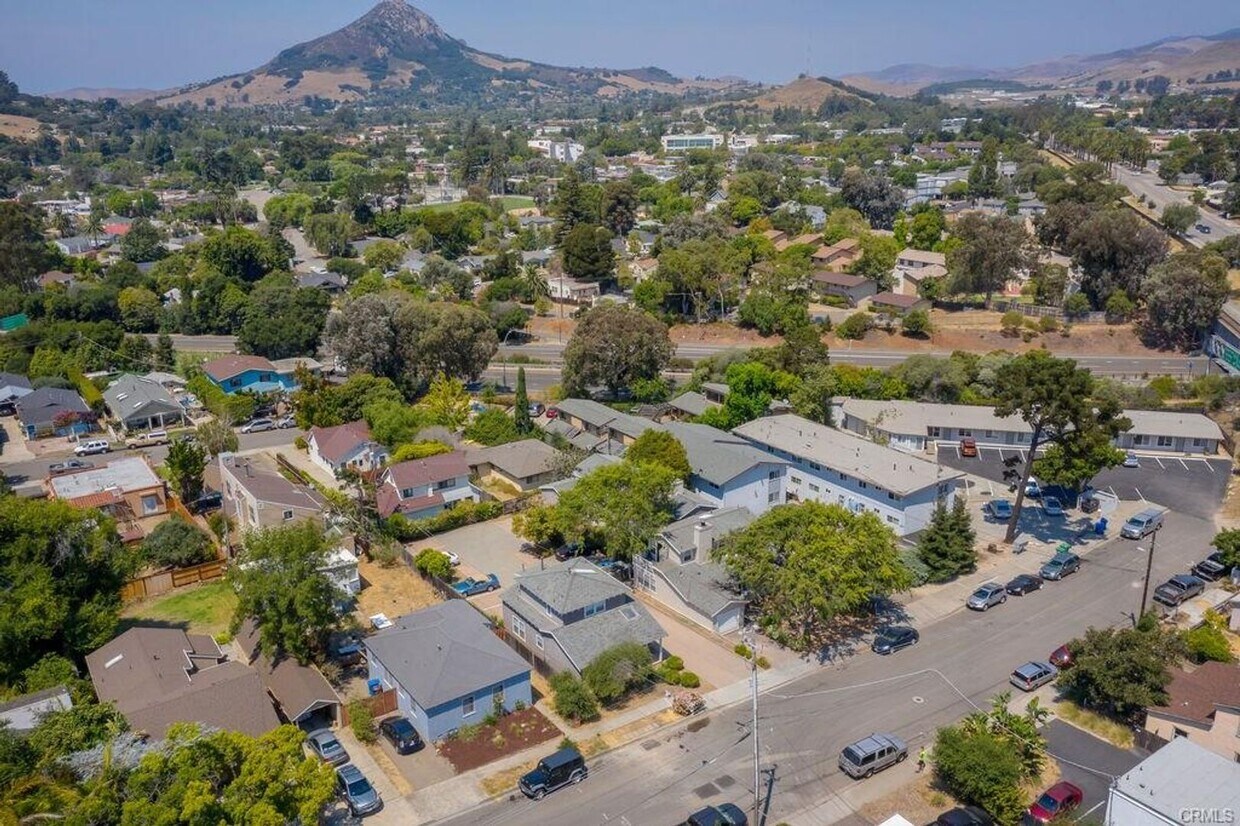 Primary Photo - 2 Bedroom with Balcony and views of Cerro ...