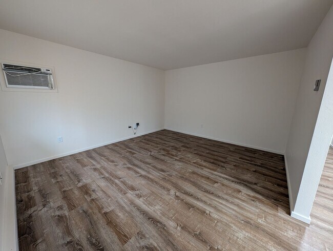 Foto del edificio - 1212-1214 E Boyd Ave