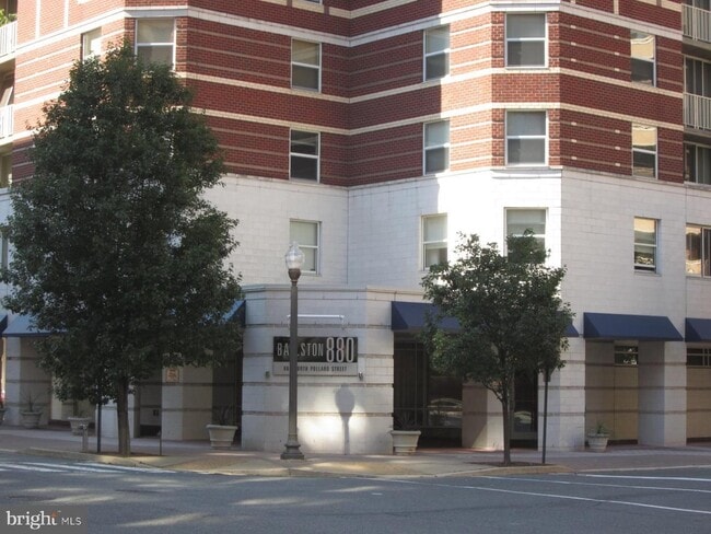 Photo - 880 N Pollard Street Apartment