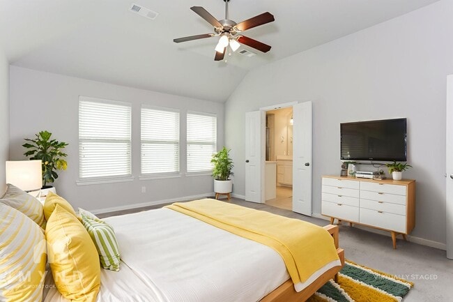 Foto del edificio - 120 Knight of Realm Blvd