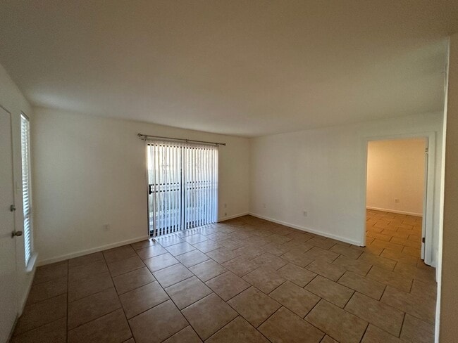 Photo - 1 BR Condo in Greenbriar Walking Distance to U of M!