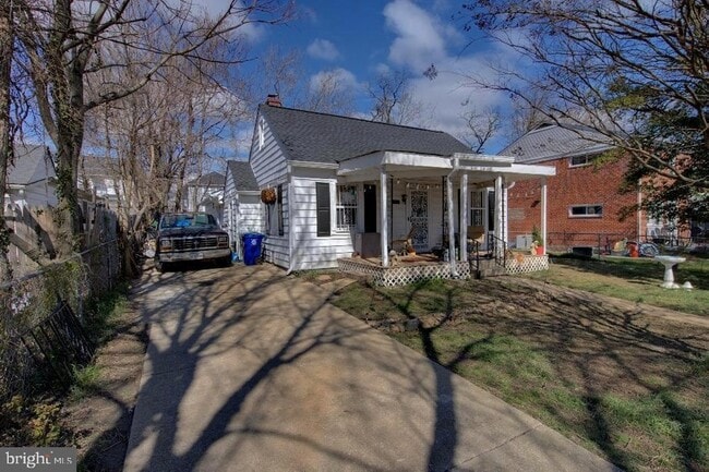 Building Photo - 2924 Virginia Ave