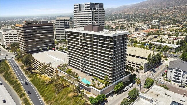 Foto del edificio - 222 Monterey Rd