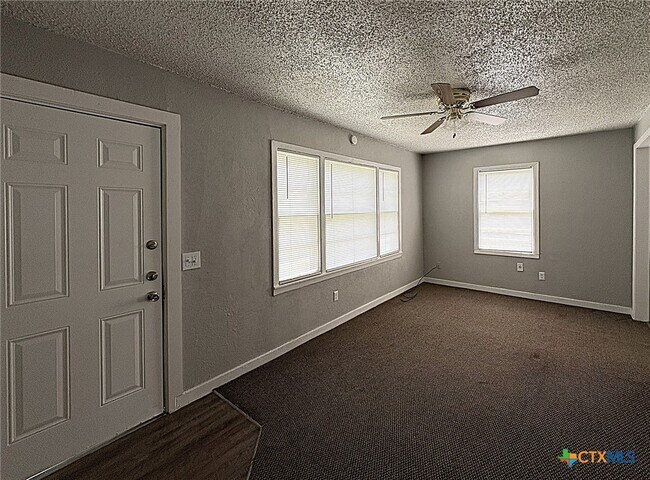 Foto del edificio - 306 N Ann Blvd